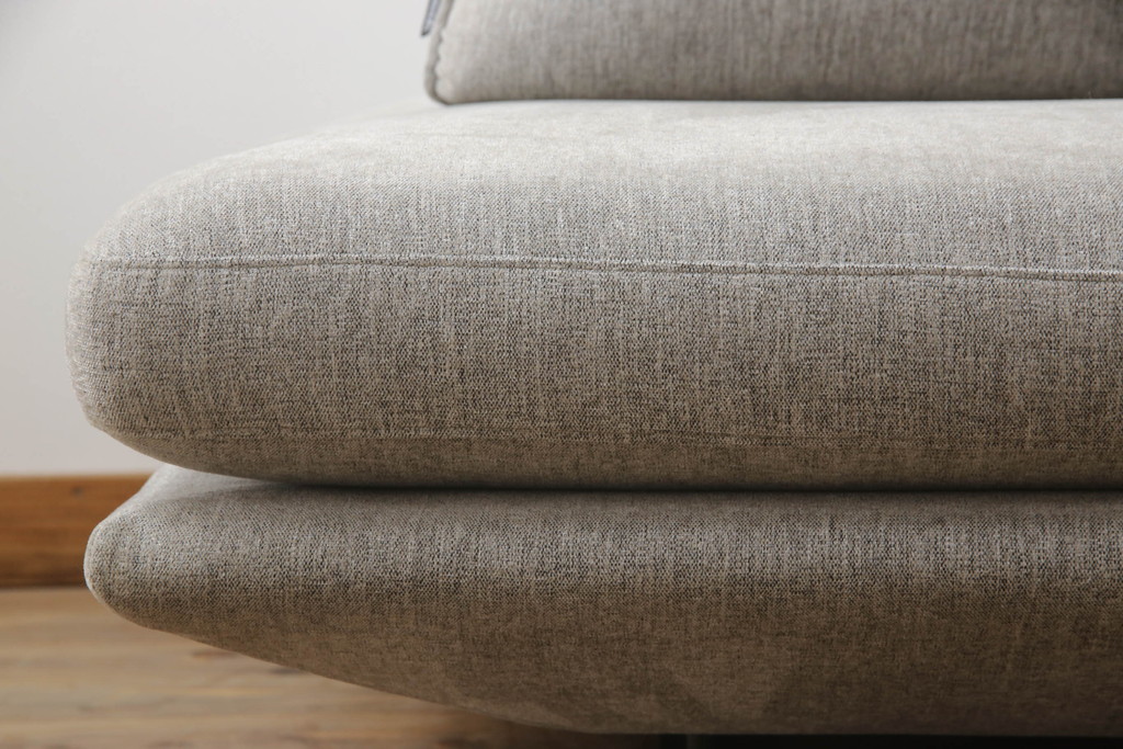 中古　短期使用のため極美品!!　リーン・ロゼ(ligne roset)　ROSETPRADO(ロゼプラド)　2PS　モダンデザインがお洒落な2人掛けソファ(リーンロゼ、二人掛け、デイベッド、ソファベッド)(R-066423)