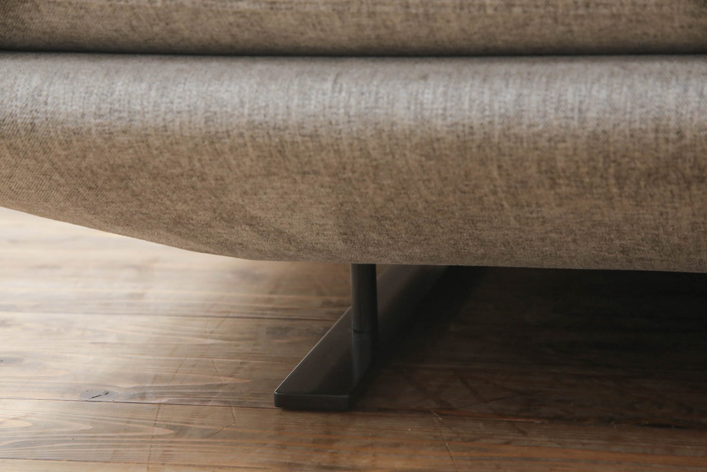 中古　短期使用のため極美品!!　リーン・ロゼ(ligne roset)　ROSETPRADO(ロゼプラド)　2PS　モダンデザインがお洒落な2人掛けソファ(リーンロゼ、二人掛け、デイベッド、ソファベッド)(R-066423)