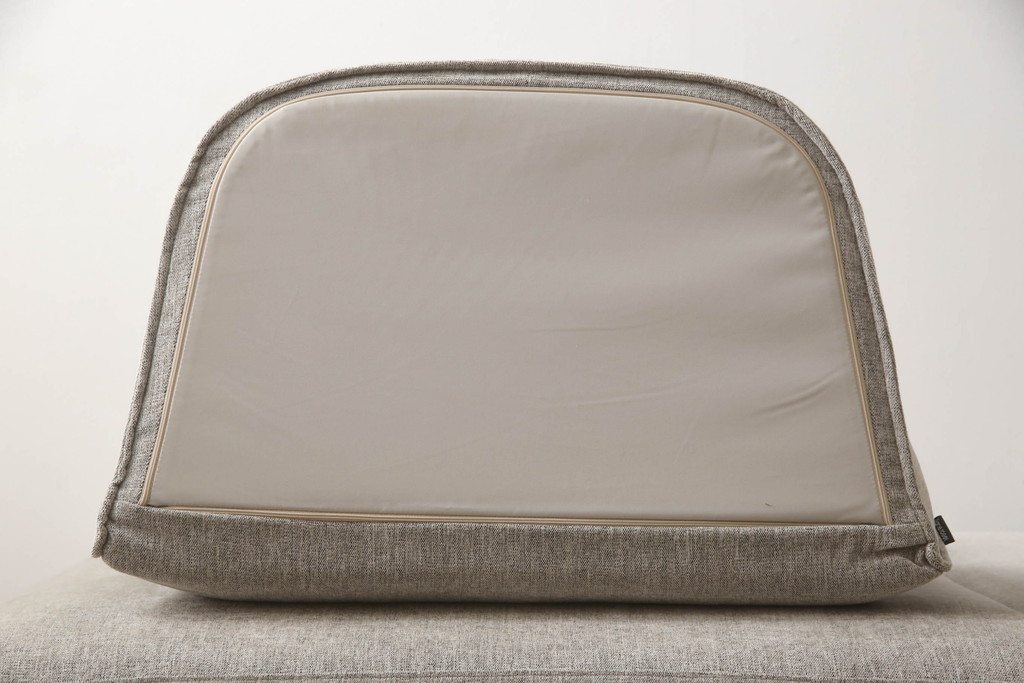 中古　短期使用のため極美品!!　リーン・ロゼ(ligne roset)　ROSETPRADO(ロゼプラド)　2PS　モダンデザインがお洒落な2人掛けソファ(リーンロゼ、二人掛け、デイベッド、ソファベッド)(R-066423)