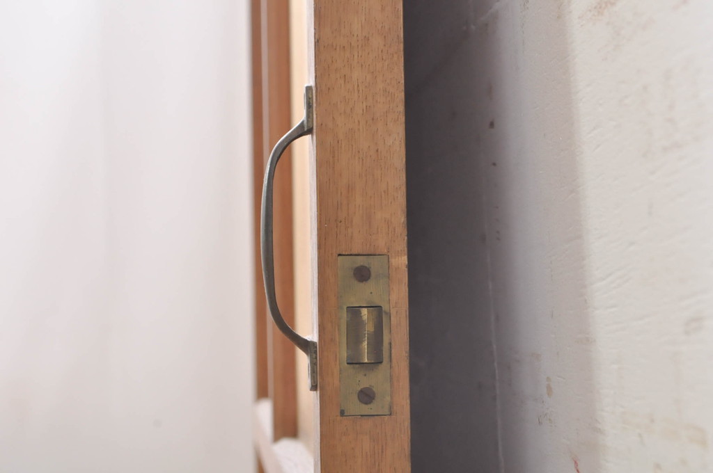 アンティーク建具　栗材枠の木味が魅力的などこか懐かしい雰囲気漂うドア1枚(木製扉)(R-069073)