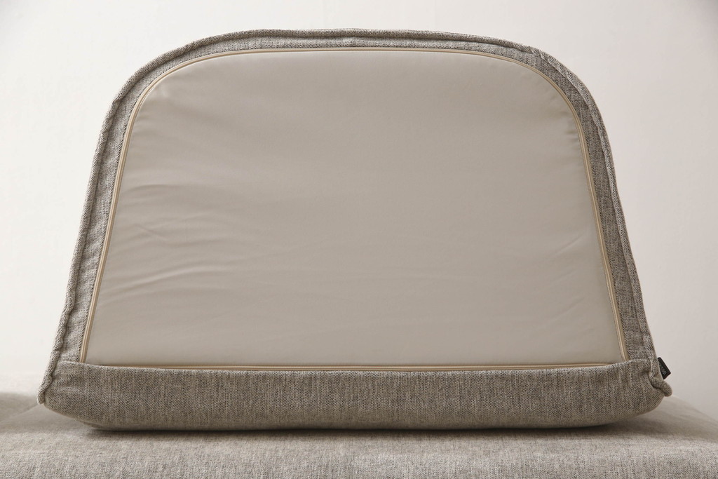 中古　短期使用のため極美品!!　リーン・ロゼ(ligne roset)　ROSETPRADO(ロゼプラド)　2PS　モダンデザインがお洒落な2人掛けソファ(リーンロゼ、二人掛け、デイベッド、ソファベッド)(R-066423)