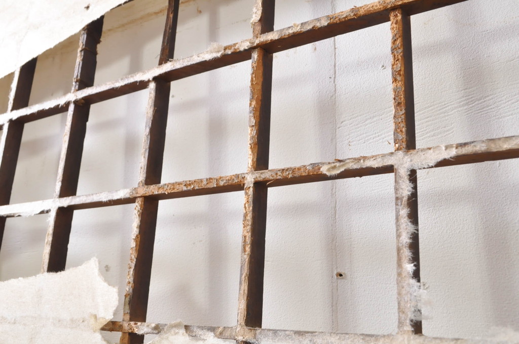 アンティーク建具　和モダンなお部屋作りにおすすめな大きな幅広障子戸1枚(きつね格子、狐格子、引き戸、格子戸、升目、マス目)(R-069032)