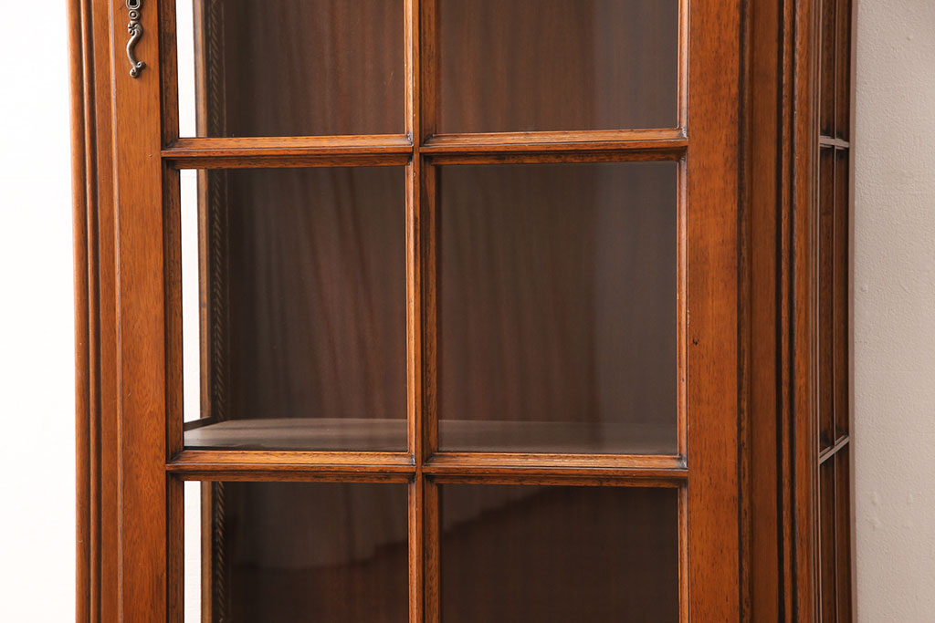 アメリカビンテージ　マホガニー材　クラシカルなデザインが上質な空間づくりにぴったりなキャビネット(キュリオケース、ガラスケース、飾り棚、ヴィンテージ)(R-052432)
