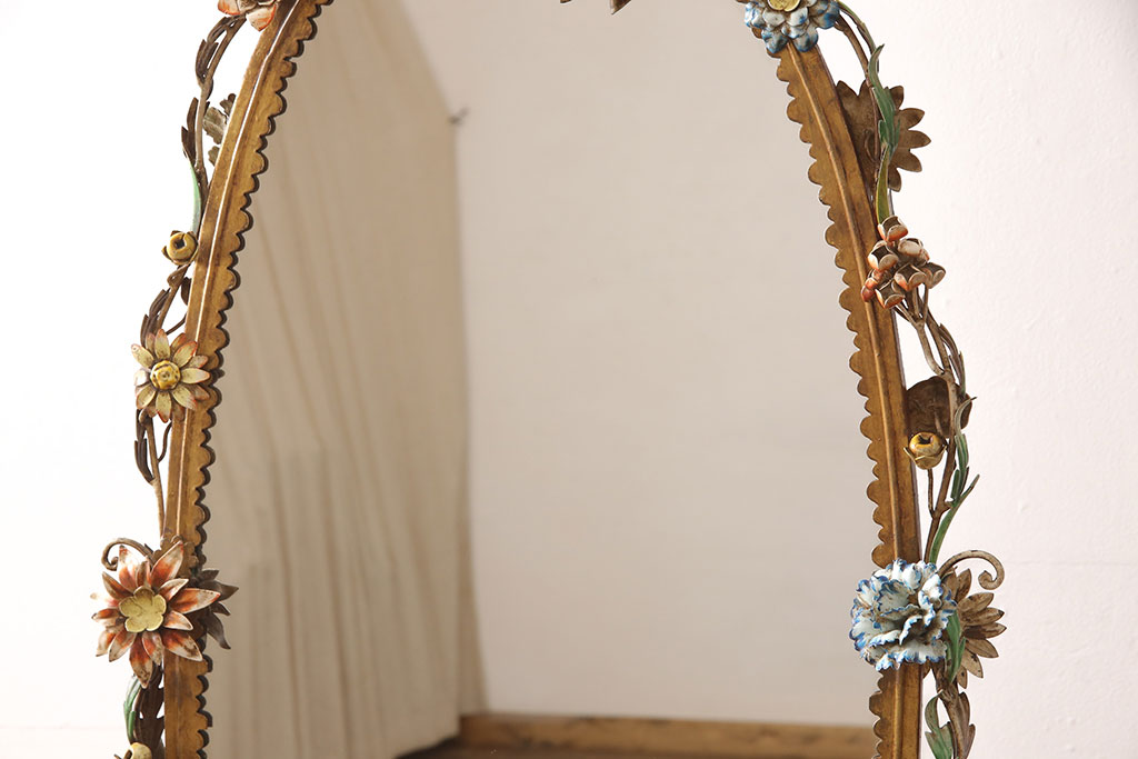 フランスビンテージ　激レア品　凝った装飾が美しい、メタルフラワーの大きな姿見(スタンドミラー、鏡)(R-052157)