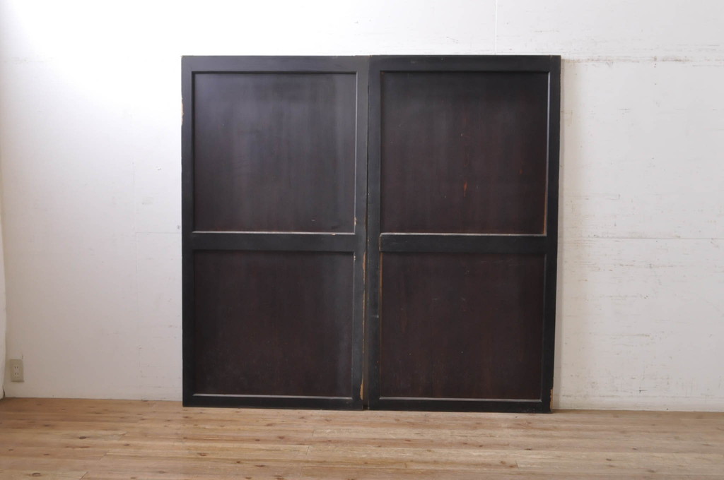 アンティーク建具　シックな空間作りにおすすめな帯戸2枚セット(引き戸、板戸)(R-068324)