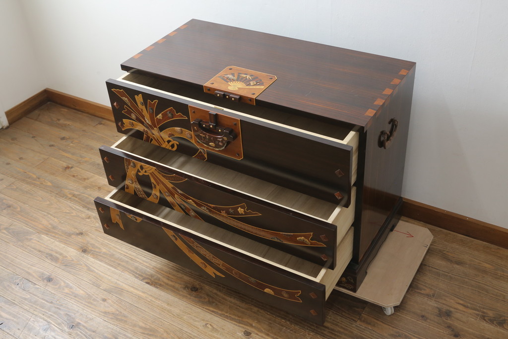 中古　美品　大阪唐木指物　吉田唐木工芸社　寄木細工　象嵌入りの華やかなオリエンタルチェスト(収納箪笥、和タンス、サイドチェスト、ローチェスト、引き出し)(R-083000)