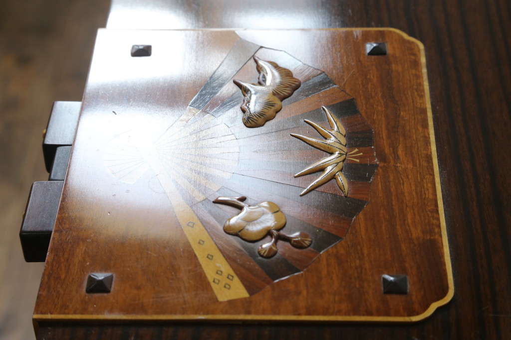 中古　美品　大阪唐木指物　吉田唐木工芸社　寄木細工　象嵌入りの華やかなオリエンタルチェスト(収納箪笥、和タンス、サイドチェスト、ローチェスト、引き出し)(R-083000)