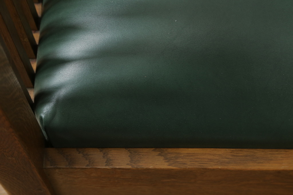 中古　美品!!　高級品　アメリカ　Stickley(スティックレー、スティックレイ)　オーク材　本革(レザー)　直線を基調とした縦格子が美しいデザインの2Pソファ(アームソファ、ラブソファ、二人掛け、2人掛け)(R-083117)