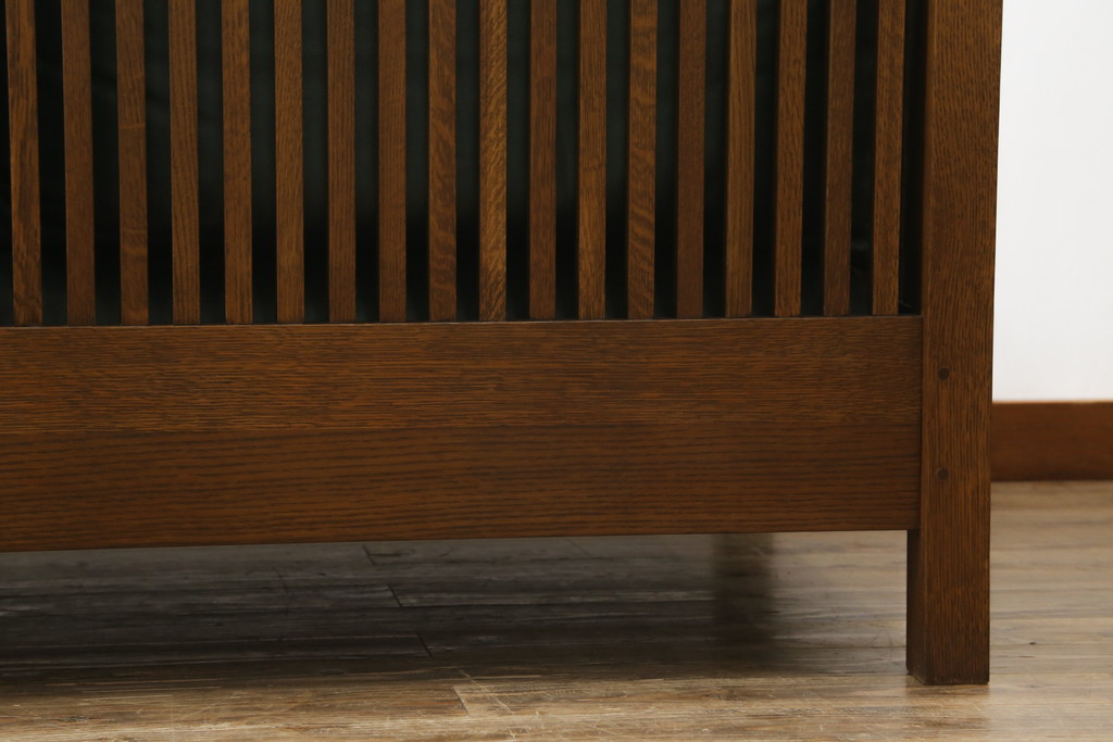 中古　美品!!　高級品　アメリカ　Stickley(スティックレー、スティックレイ)　オーク材　本革(レザー)　直線を基調とした縦格子が美しいデザインの2Pソファ(アームソファ、ラブソファ、二人掛け、2人掛け)(R-083117)