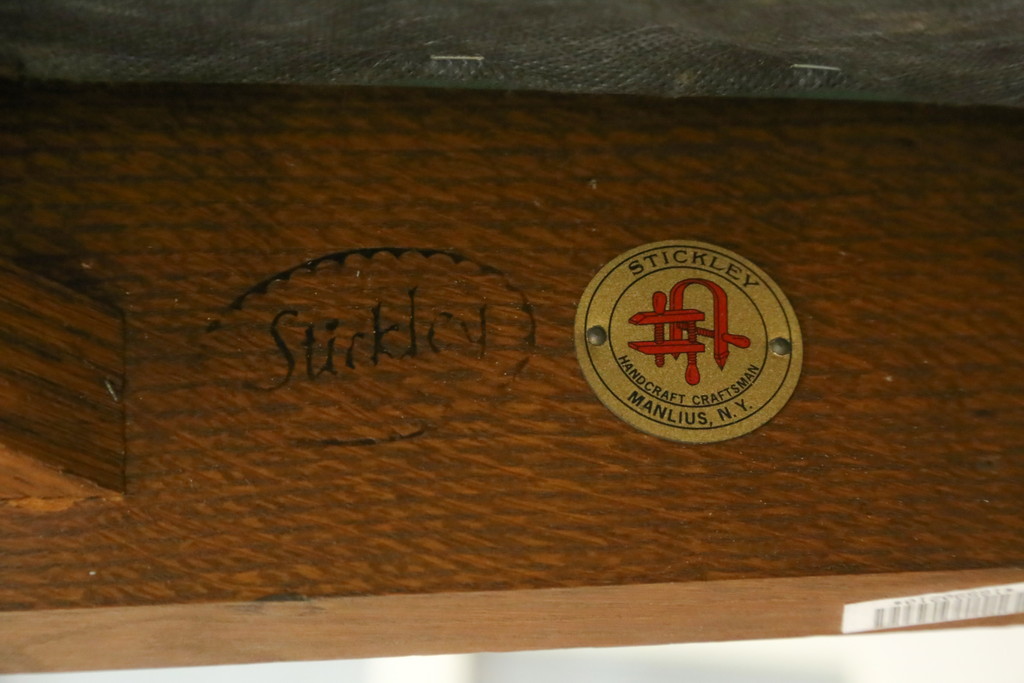 中古　美品!!　高級品　アメリカ　Stickley(スティックレー、スティックレイ)　オーク材　本革(レザー)　直線を基調とした縦格子が美しいデザインの2Pソファ(アームソファ、ラブソファ、二人掛け、2人掛け)(R-083117)