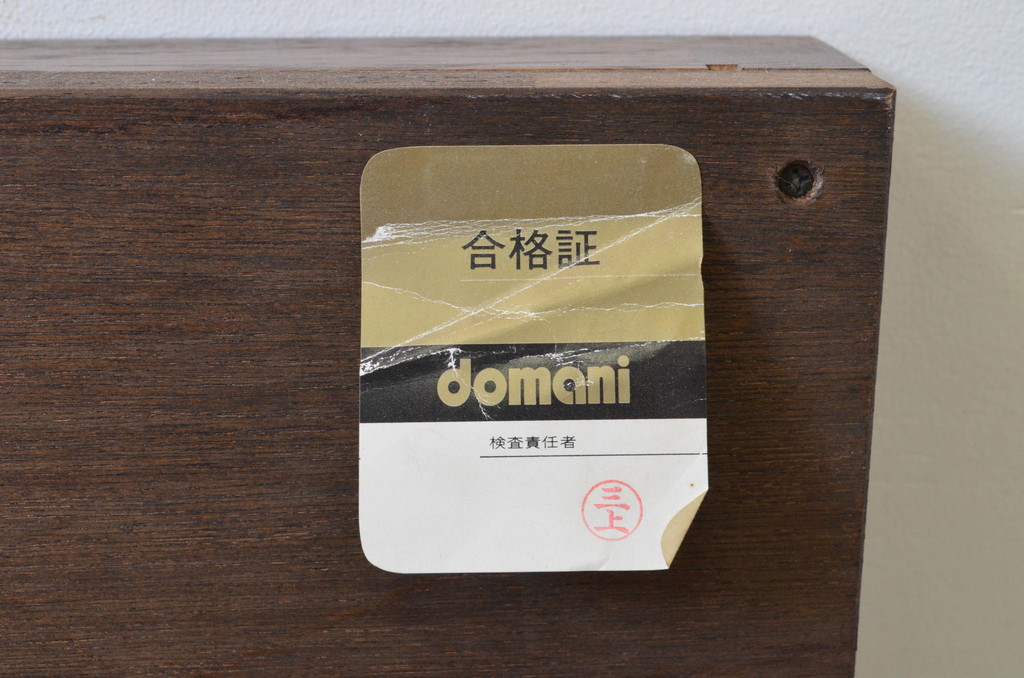 中古　カリモク　domani(ドマーニ)　シンプルなデザインでクラシカルな佇まいが魅力的なコンセント付きミラー(壁掛け鏡、ウォールミラー、店舗什器)(R-069284)