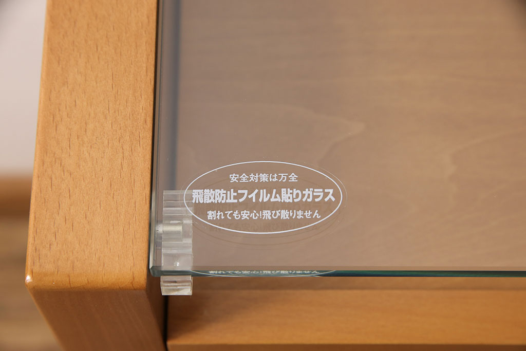 中古　美品　カリモク家具(karimoku)　Chitano(チターノ)　便利なアクセサリー収納が付いたサイドチェスト(サイドテーブル、引き出し)(R-050901)