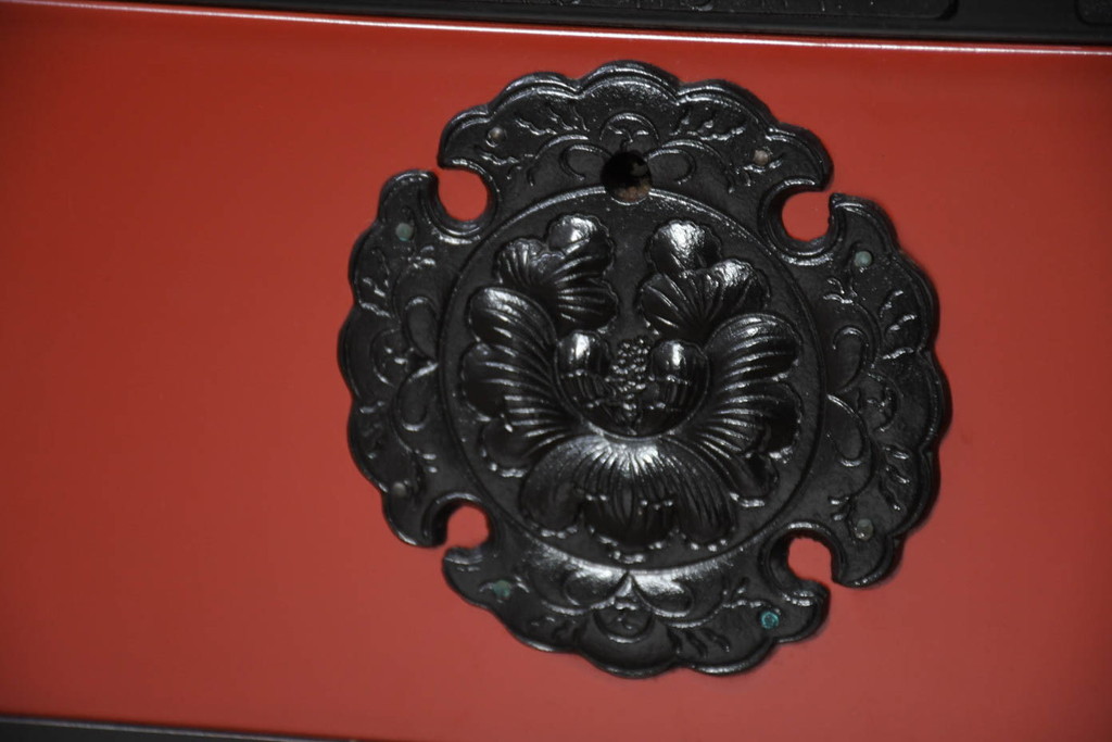 中古　美品　岩谷堂箪笥　美しい朱色の漆塗りが施された小振りな車箪笥(小箪笥、チェスト、引き出し、民芸家具、収納箪笥)(R-082673)