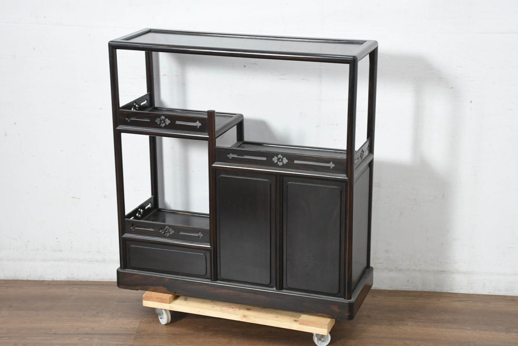 中古　美品　黒檀の風合いが魅力の小振りな茶棚(コクタン、飾り棚、違い棚、収納棚、戸棚、民芸家具)(R-082691)