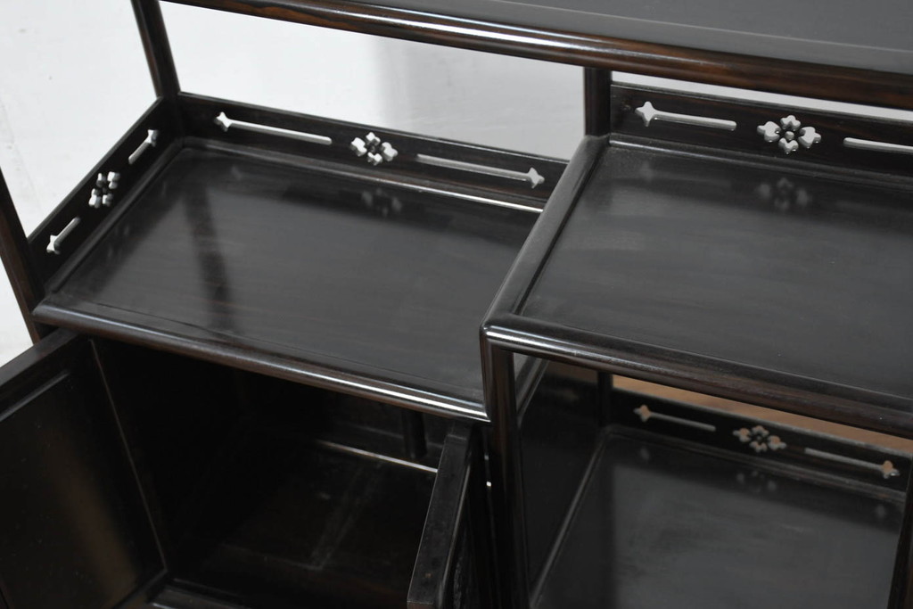 中古　美品　黒檀の風合いが魅力の小振りな茶棚(コクタン、飾り棚、違い棚、収納棚、戸棚、民芸家具)(R-082691)