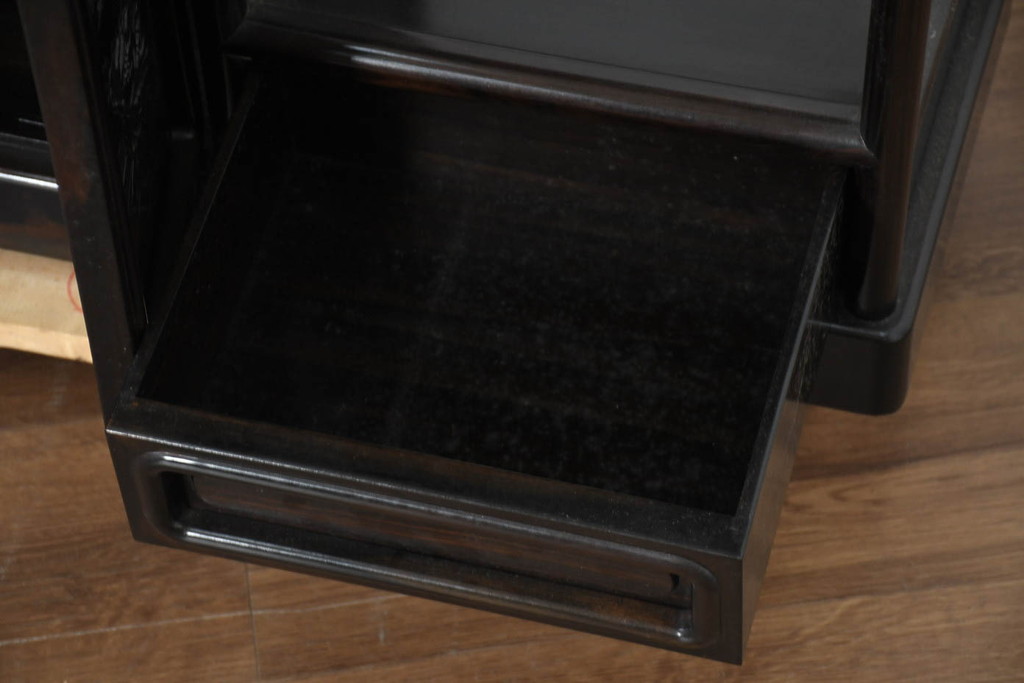 中古　美品　黒檀の風合いが魅力の小振りな茶棚(コクタン、飾り棚、違い棚、収納棚、戸棚、民芸家具)(R-082691)