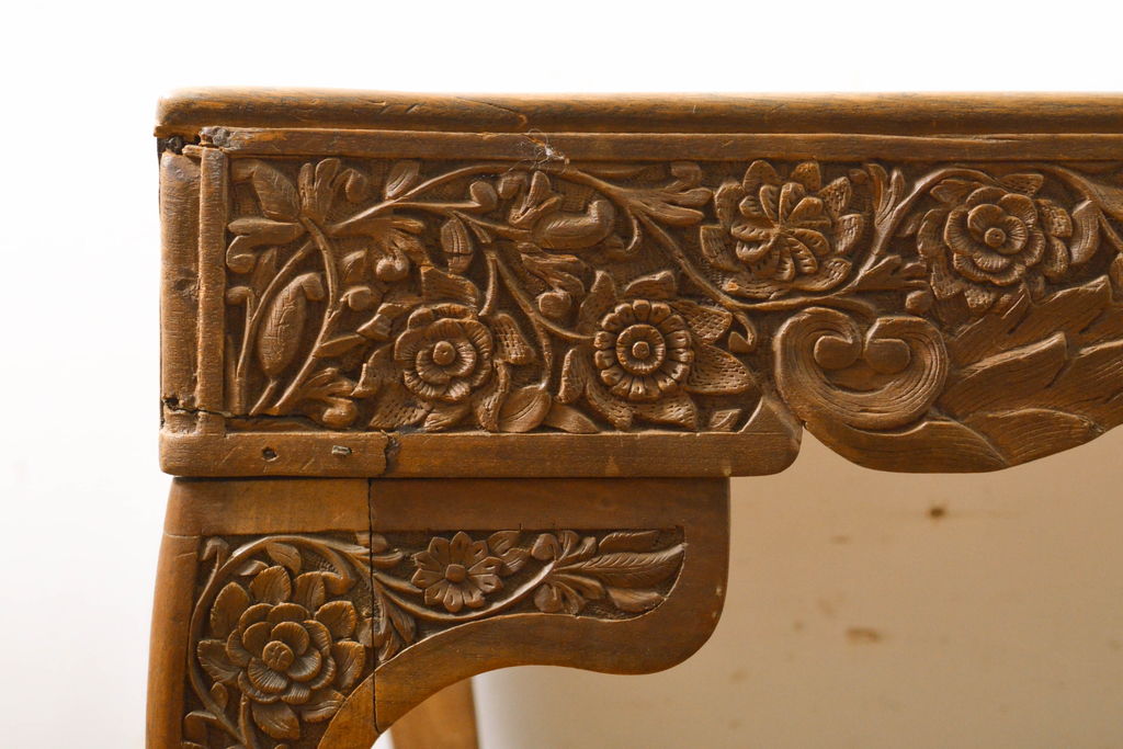 アジアンビンテージ　隅々まで施された繊細な彫刻が美しいセンターテーブル(ローテーブル、リビングテーブル、ヴィンテージ)(R-061679)