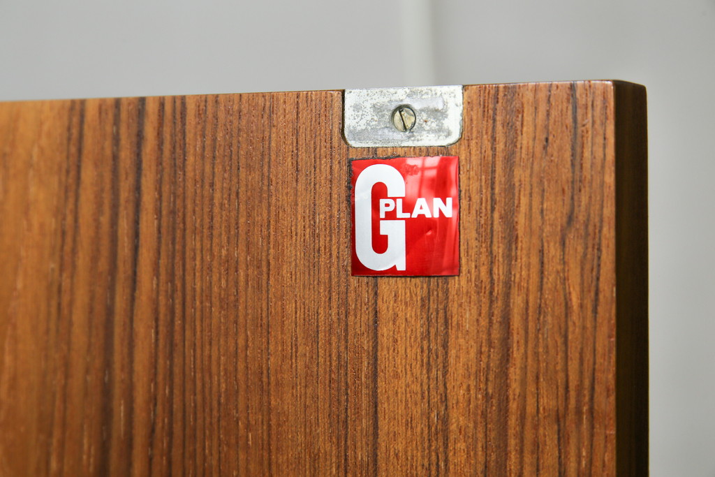 イギリスビンテージ　北欧ヴィンテージ　G-PLAN(ジープラン)　Fresco(フレスコ)　Long John(ロングジョン)　スタイリッシュなデザインがおしゃれ!幅広サイズのサイドボード(収納棚、戸棚、サイドキャビネット、リビングボード)(R-062957)