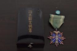 【古美術買取】功五級金鵄章　勲章　メダル　旧日本軍　戦争　軍物(アンティーク)を買い取りました。
