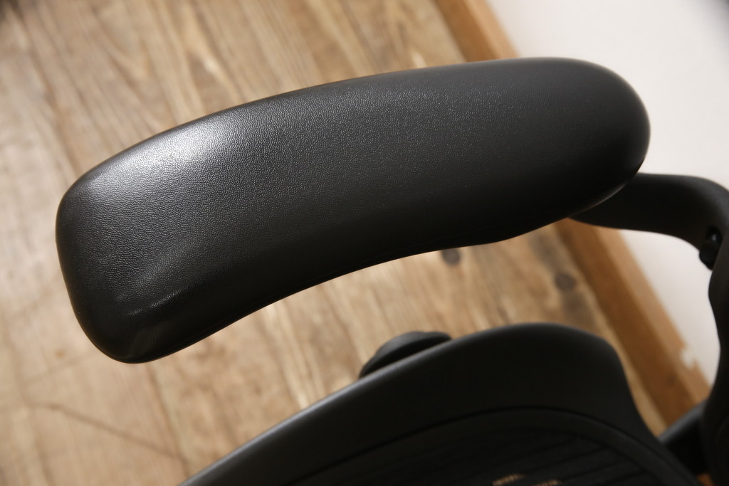 中古　美品　Hermanmiller(ハーマンミラー社)　ランバーサポート　Bサイズ　座り心地を追求したアーロンチェア(オフィスチェア、アームチェア、ワークチェア)(R-058228)