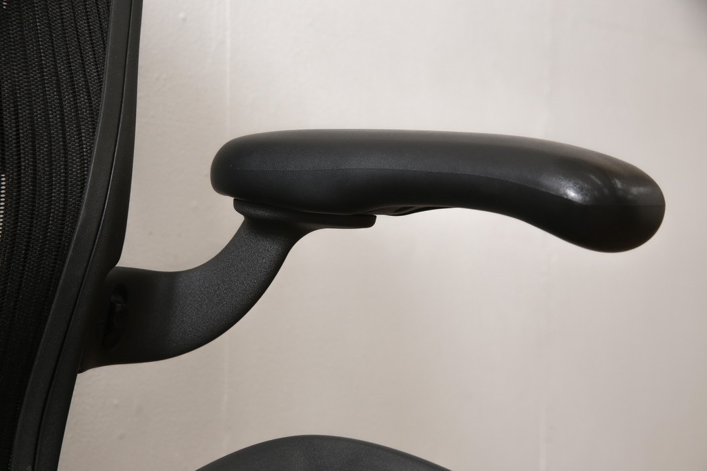 中古　美品　Hermanmiller(ハーマンミラー社)　ランバーサポート　Bサイズ　座り心地を追求したアーロンチェア(オフィスチェア、アームチェア、ワークチェア)(R-058228)