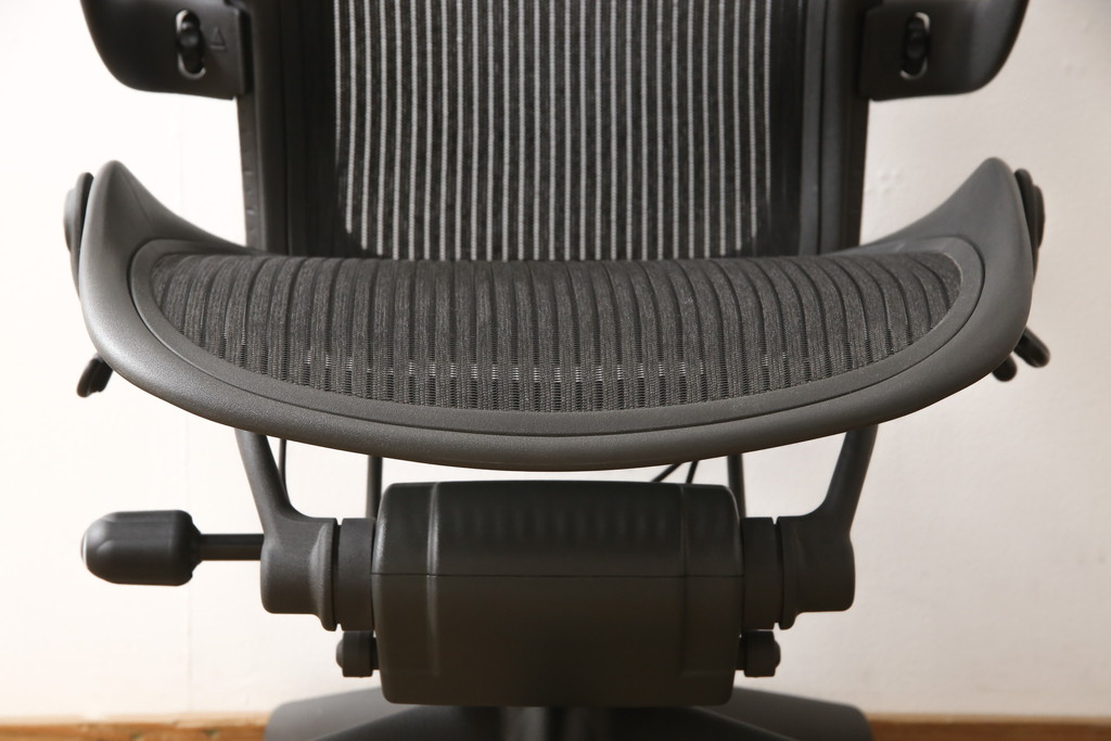 中古　美品　Hermanmiller(ハーマンミラー社)　ランバーサポート　Bサイズ　座り心地を追求したアーロンチェア(オフィスチェア、アームチェア、ワークチェア)(R-058228)