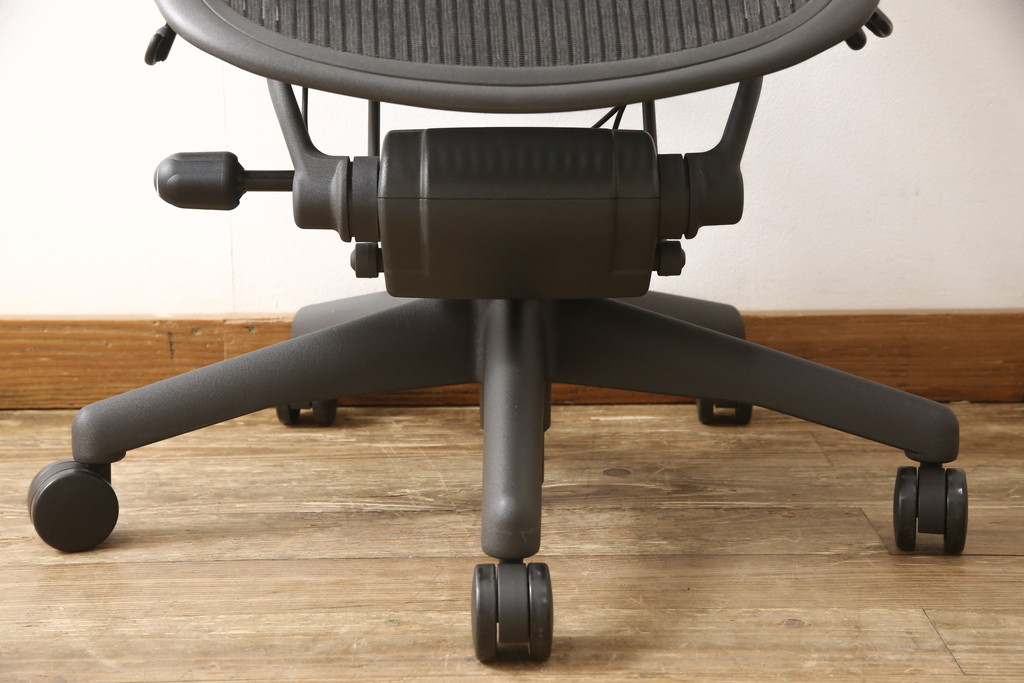 中古　美品　Hermanmiller(ハーマンミラー社)　ランバーサポート　Bサイズ　座り心地を追求したアーロンチェア(オフィスチェア、アームチェア、ワークチェア)(R-058228)