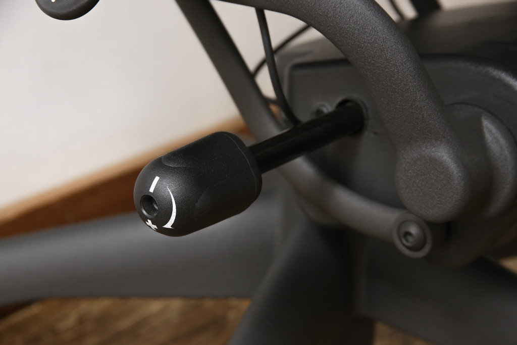 中古　美品　Hermanmiller(ハーマンミラー社)　ランバーサポート　Bサイズ　座り心地を追求したアーロンチェア(オフィスチェア、アームチェア、ワークチェア)(R-058228)