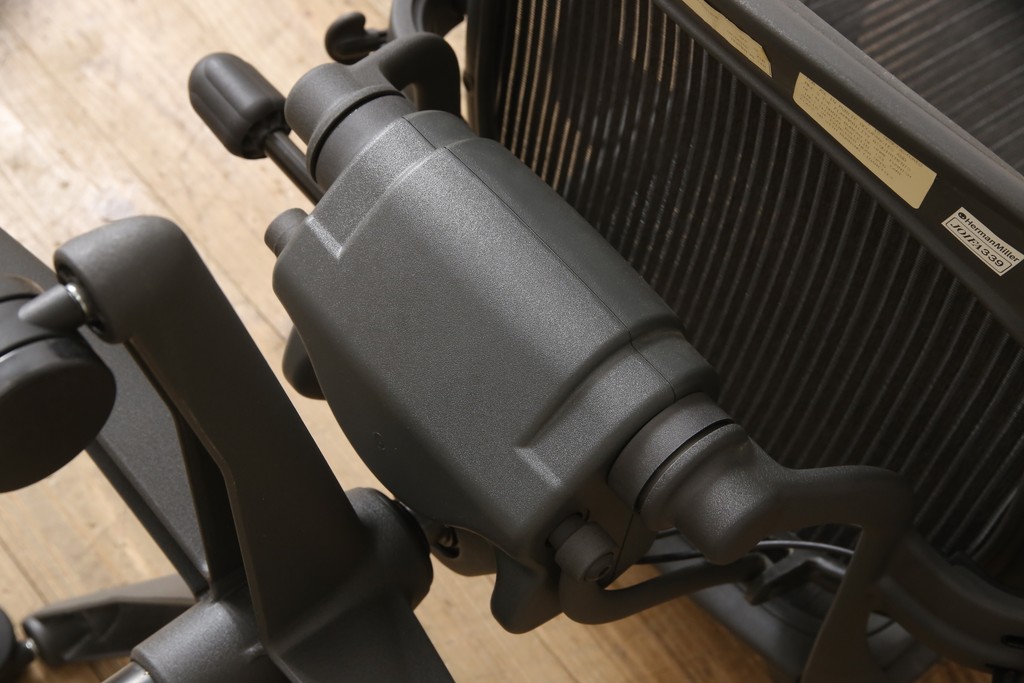 中古　美品　Hermanmiller(ハーマンミラー社)　ランバーサポート　Bサイズ　座り心地を追求したアーロンチェア(オフィスチェア、アームチェア、ワークチェア)(R-058228)