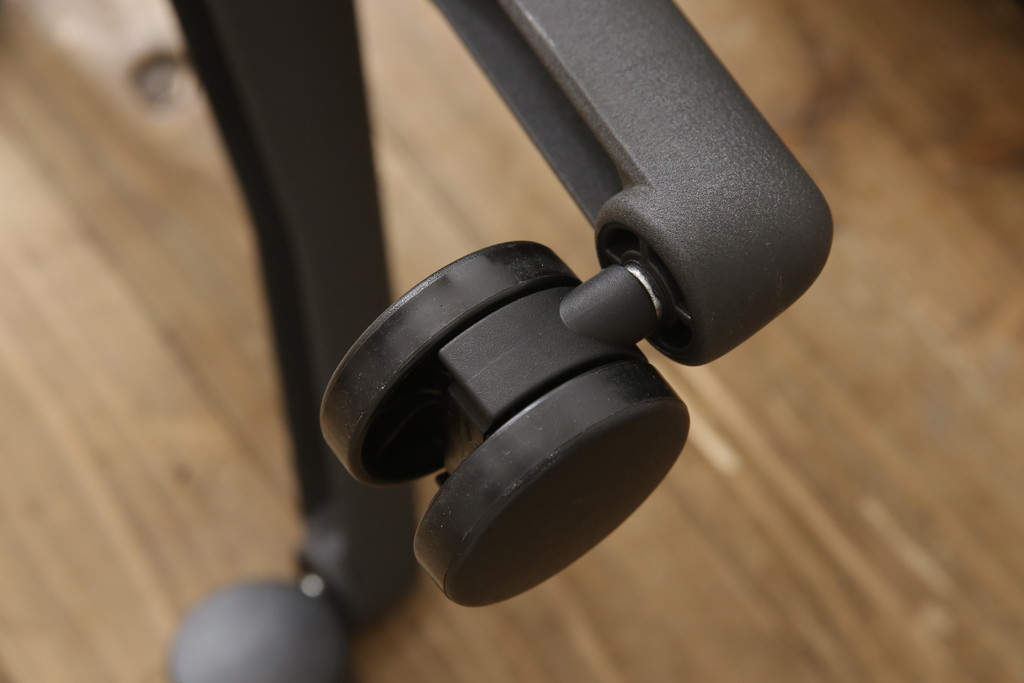 中古　美品　Hermanmiller(ハーマンミラー社)　ランバーサポート　Bサイズ　座り心地を追求したアーロンチェア(オフィスチェア、アームチェア、ワークチェア)(R-058228)