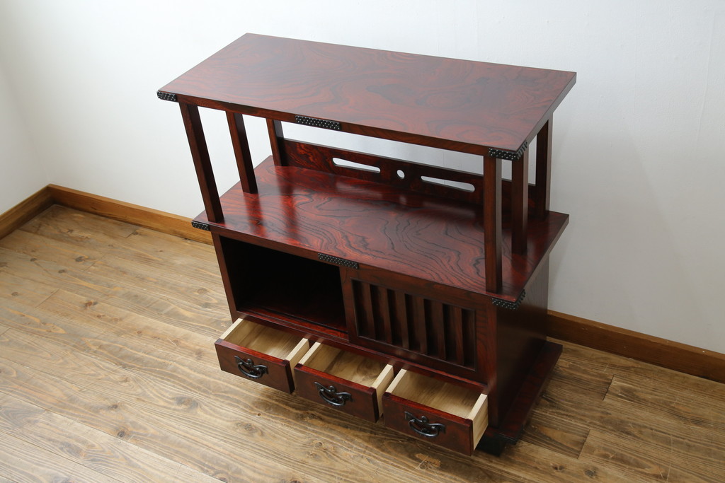 中古　美品　岩谷堂箪笥　美しい杢目と黒い金具が上質な和の雰囲気を演出する飾り棚(収納棚、戸棚、茶棚)(R-068825)