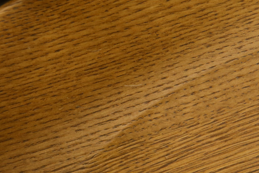 中古　美品　希少な廃番品　飛騨清見工房(HIDA kiyomi koubou)(大日家具工業)　楢(ナラ)材　無垢　ナラ無垢材がふんだんに使用された回転式アームチェア(板座チェア、回転イス、ダイニングチェア、アームチェア、椅子)(定価約10万円)(R-080671)