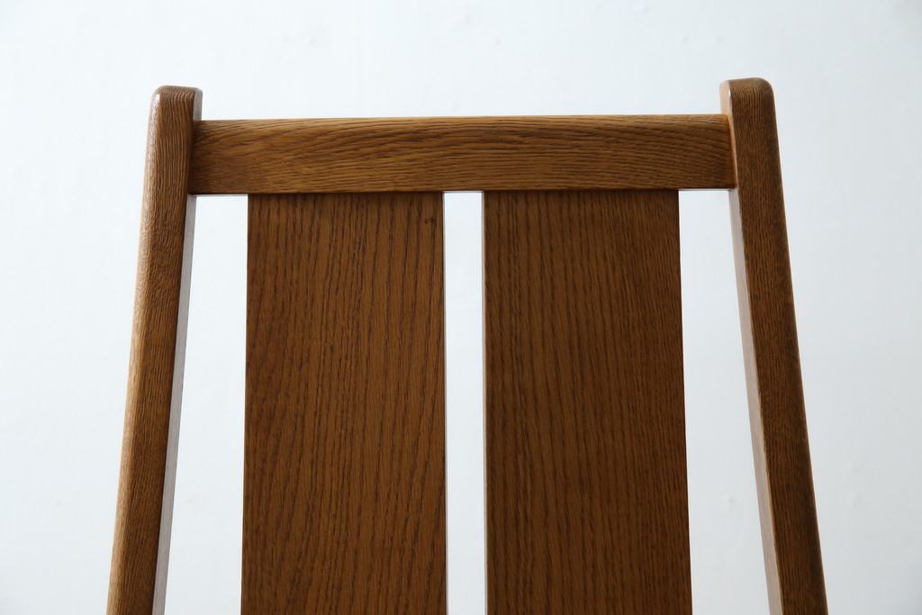 中古　美品　希少な廃番品　飛騨清見工房(HIDA kiyomi koubou)(大日家具工業)　楢(ナラ)材　無垢　ナラ無垢材がふんだんに使用された回転式アームチェア(板座チェア、回転イス、ダイニングチェア、アームチェア、椅子)(定価約10万円)(R-080671)