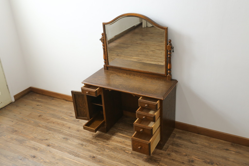 中古　三越家具(現カントリーハウス)　Brugge(ブルージュ)　オーク材　クラシカルな雰囲気漂うドレッサーとスツールのセット(化粧台、鏡台、ミラー、イス、椅子、チェア)(定価約33万円)(R-067454)