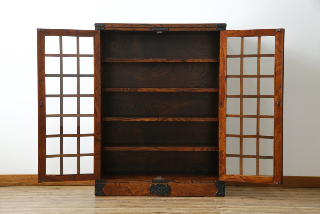 中古　特注!!　岩谷堂箪笥　格子扉　和モダンテイストのお部屋づくりに取り入れたい収納棚(戸棚、キャビネット、飾り棚、陳列棚)(R-081340)