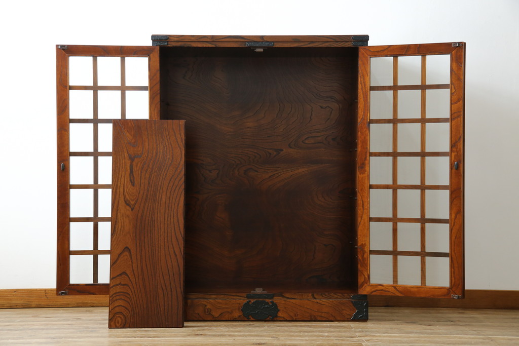 中古　特注!!　岩谷堂箪笥　格子扉　和モダンテイストのお部屋づくりに取り入れたい収納棚(戸棚、キャビネット、飾り棚、陳列棚)(R-081340)