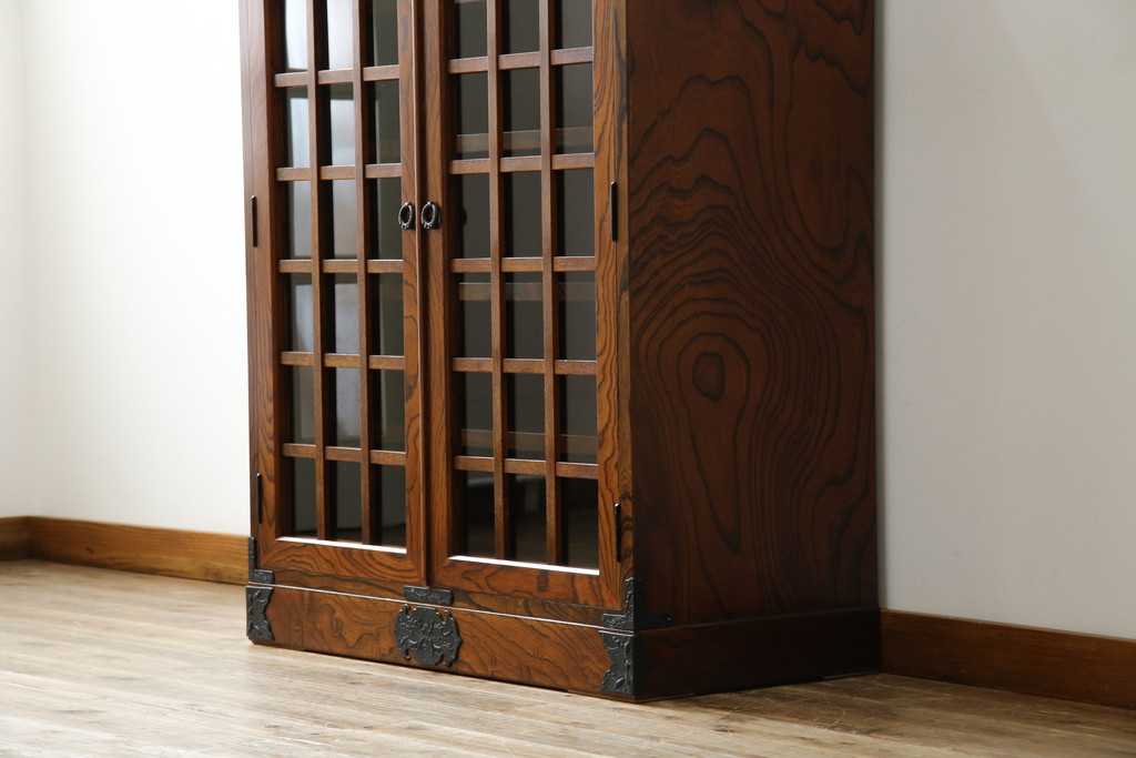中古　特注!!　岩谷堂箪笥　格子扉　和モダンテイストのお部屋づくりに取り入れたい収納棚(戸棚、キャビネット、飾り棚、陳列棚)(R-081340)