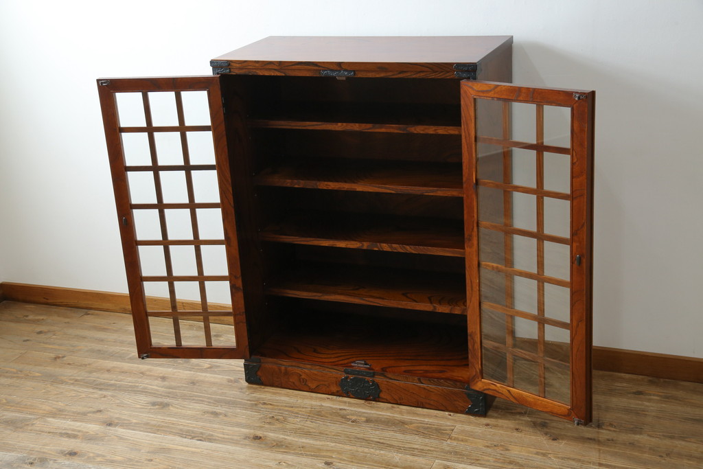 中古　特注!!　岩谷堂箪笥　格子扉　和モダンテイストのお部屋づくりに取り入れたい収納棚(戸棚、キャビネット、飾り棚、陳列棚)(R-081340)