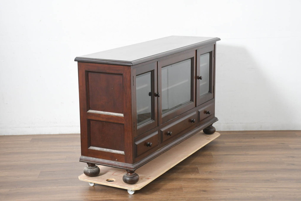 中古　美品　松本民芸家具　C-II型　重厚な造りと優美なボールフットが際立つクラシカルなサイドボード(リビングボード、戸棚、収納棚)(定価約60万5千円)(R-082672)