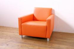 中古　超美品　Hermanmiller(ハーマンミラー社)　イームズアルミナムグループ　キャスター付き　くつろぎの快適な空間を演出するエグゼクティブチェア(オフィスチェア、アームチェア、椅子)(定価約32万円)(R-055372)