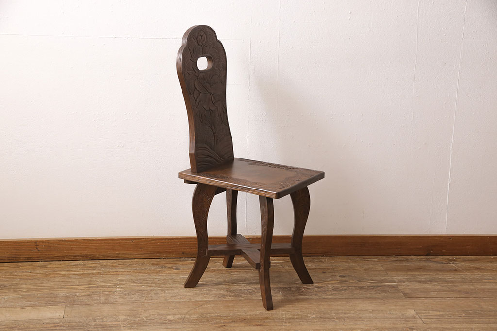 中古　伝統工芸　軽井沢彫り　大輪の牡丹の彫が目を惹くダイニングチェア(板座チェア、椅子)(R-051135)