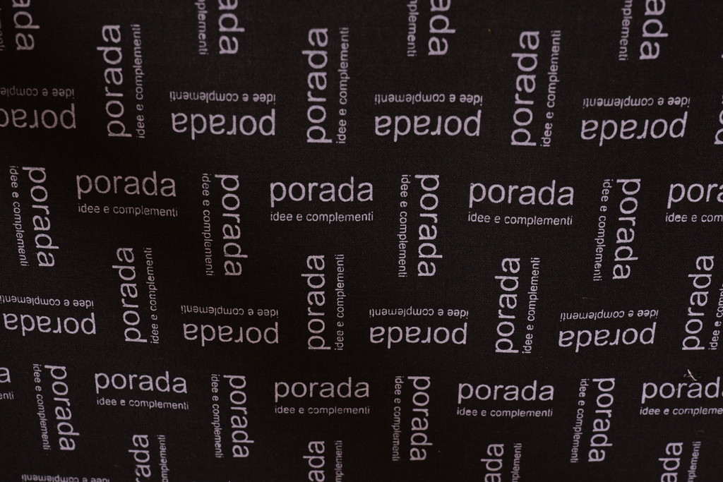 中古　イタリア製　ポラダ(porada)社　GARBO(ガルボ)　優美な曲線デザインが目を惹くアームチェア2脚セット(ダイニングチェア、椅子、イス)(定価2脚で約34万3千円)(R-074471)