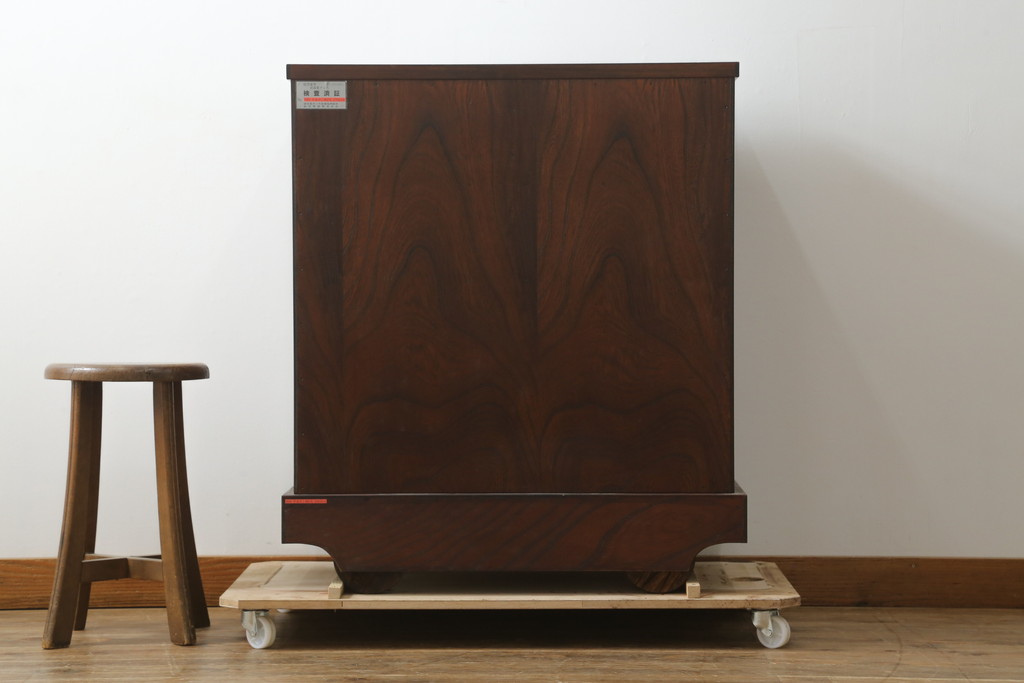 中古 美品　岩谷堂箪笥　美しい杢目と豪華な金具が目を惹く車箪笥(衣装箪笥、収納箪笥、整理箪笥、和箪笥、引き出し)(R-076230)