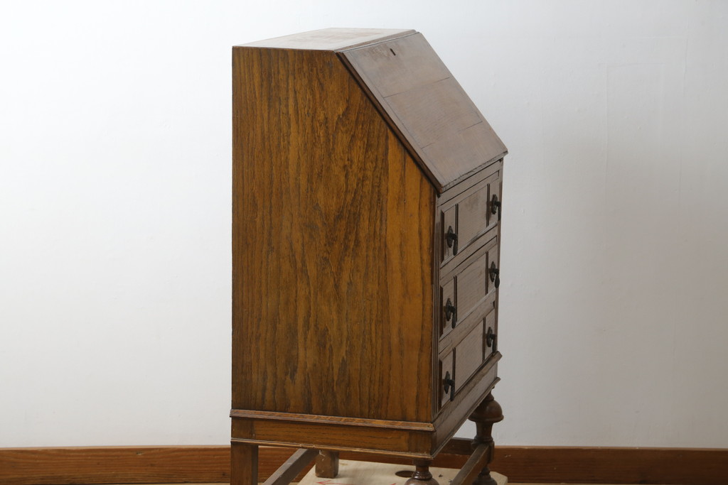 イギリスアンティーク　Harrop’s　Better Furniture　オーク材の質感を活かしたシンプルかつ直線的なフォルムが魅力のライティングビューロー(簿記机、ワークデスク、在宅用、在宅ワーク用、サイドチェスト、引き出し、英国)(R-083102)