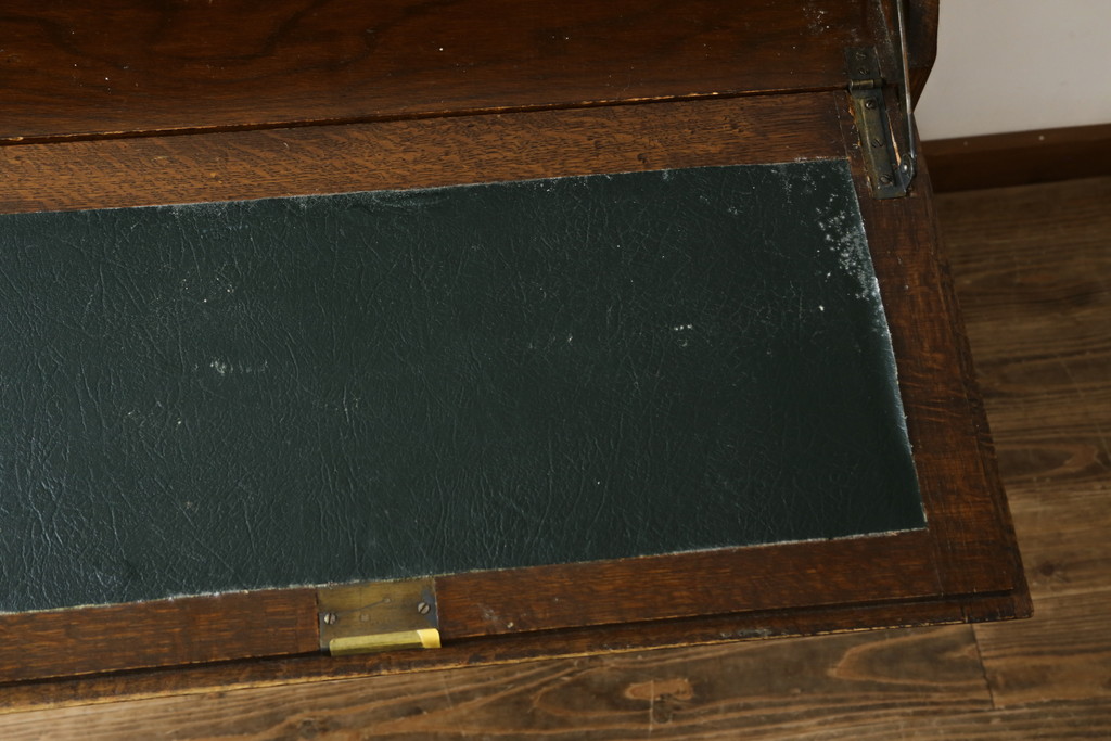 イギリスアンティーク　Harrop’s　Better Furniture　オーク材の質感を活かしたシンプルかつ直線的なフォルムが魅力のライティングビューロー(簿記机、ワークデスク、在宅用、在宅ワーク用、サイドチェスト、引き出し、英国)(R-083102)