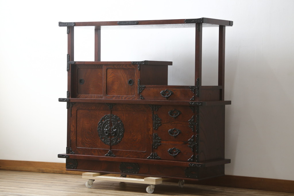 中古　美品!!　岩谷堂箪笥　桜木家具店製　緻密な意匠が魅力の飾り棚(茶棚、茶箪笥、収納棚、飾り棚、戸棚、サイドボード)(R-083103)