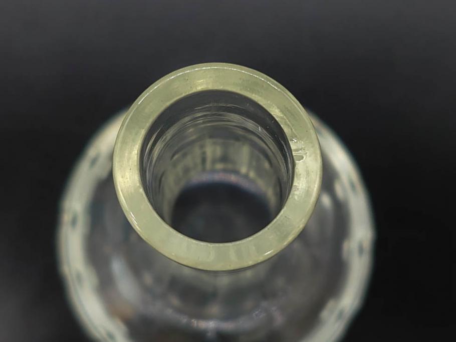 昭和初期～中期　乳白　醤油差し　気品を感じるガラス瓶3点セット(醤油瓶、調味料入れ、ソース、一輪挿し、花器、花生、花入、花瓶、硝子、ビン)(R-083146)