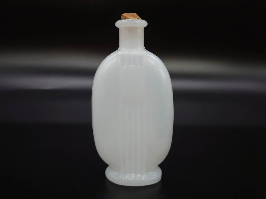 昭和初期～中期　乳白　醤油差し　気品を感じるガラス瓶3点セット(醤油瓶、調味料入れ、ソース、一輪挿し、花器、花生、花入、花瓶、硝子、ビン)(R-083146)