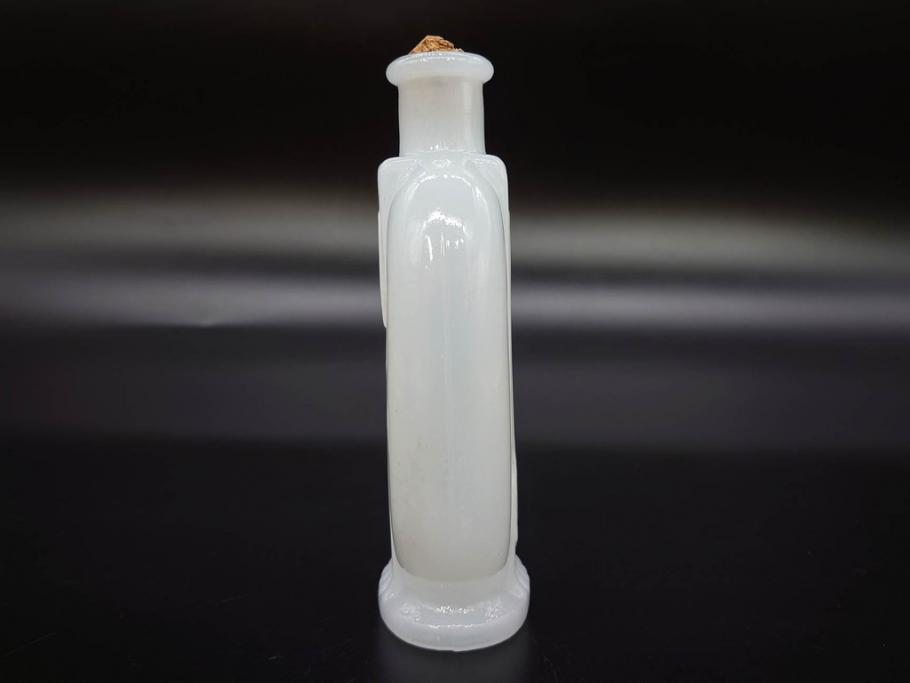 昭和初期～中期　乳白　醤油差し　気品を感じるガラス瓶3点セット(醤油瓶、調味料入れ、ソース、一輪挿し、花器、花生、花入、花瓶、硝子、ビン)(R-083146)