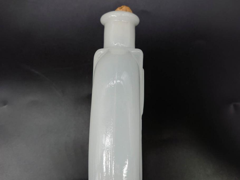 昭和初期～中期　乳白　醤油差し　気品を感じるガラス瓶3点セット(醤油瓶、調味料入れ、ソース、一輪挿し、花器、花生、花入、花瓶、硝子、ビン)(R-083146)